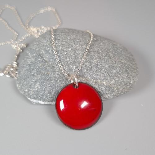Gwen Dunne Small Pendant Necklace in Deep Red