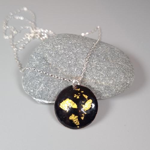 Gwen Dunne Small Pendant Necklace Black & Gold